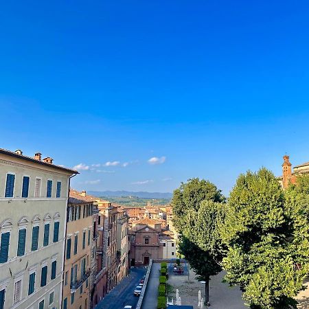 Sisters' Home - Appartamento Nel Centro Storico Con Terrazzo, Aria Condizionata E Vasca Da Bagno Сиена Экстерьер фото