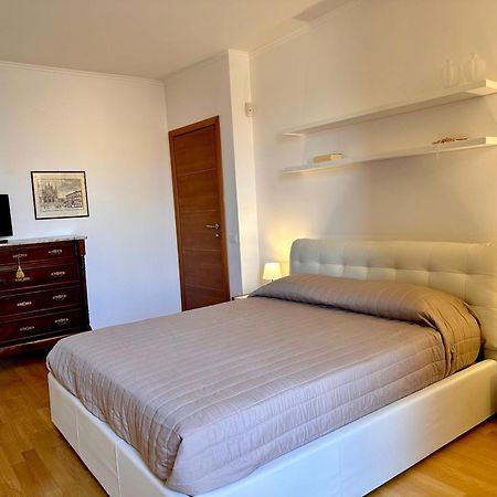 Sisters' Home - Appartamento Nel Centro Storico Con Terrazzo, Aria Condizionata E Vasca Da Bagno Сиена Экстерьер фото
