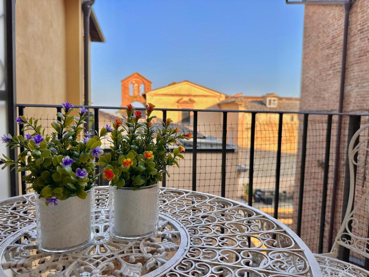 Sisters' Home - Appartamento Nel Centro Storico Con Terrazzo, Aria Condizionata E Vasca Da Bagno Сиена Экстерьер фото