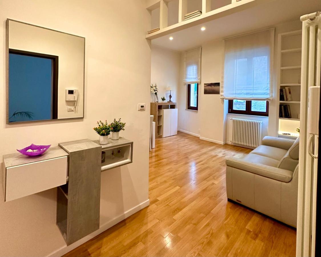 Sisters' Home - Appartamento Nel Centro Storico Con Terrazzo, Aria Condizionata E Vasca Da Bagno Сиена Экстерьер фото