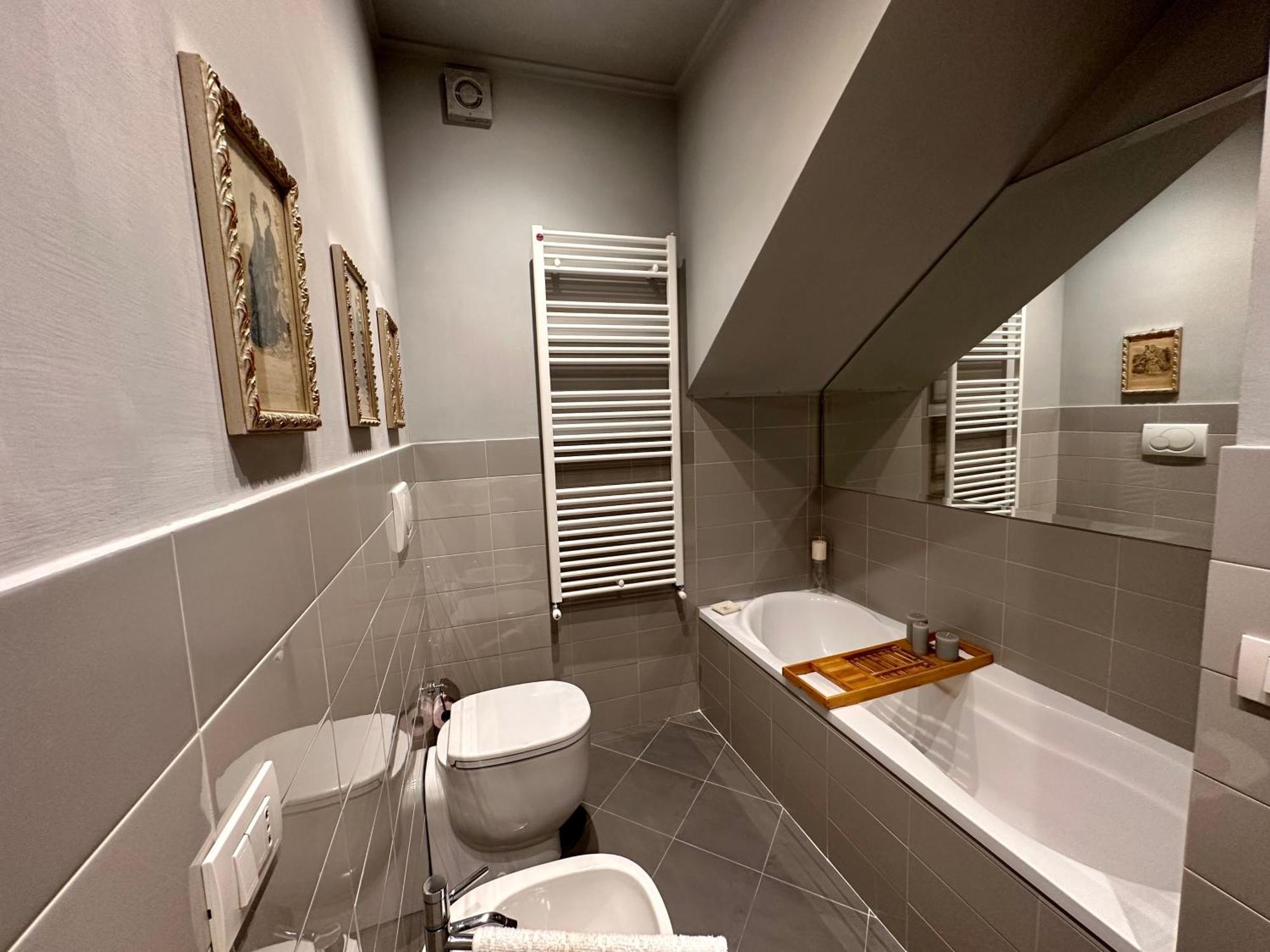 Sisters' Home - Appartamento Nel Centro Storico Con Terrazzo, Aria Condizionata E Vasca Da Bagno Сиена Экстерьер фото